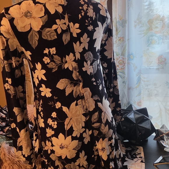 Old Navy Black Floral A-Line Long Sleeve Dress - Picture 3 of 3